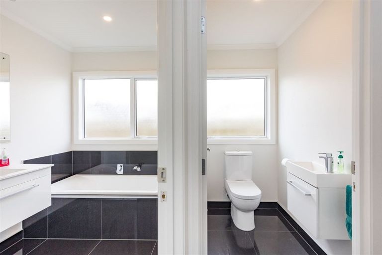 Photo of property in 4 Stratford Court, Fitzherbert, Palmerston North, 4410