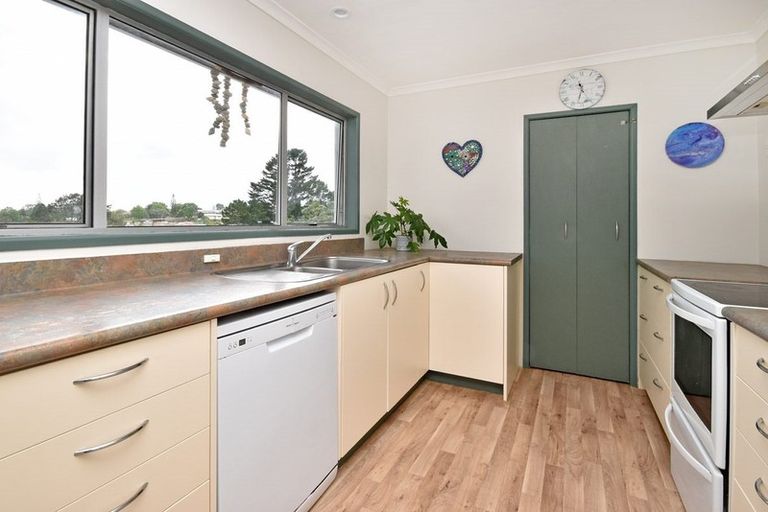 Photo of property in 2/90 Rosier Road, Glen Eden, Auckland, 0602