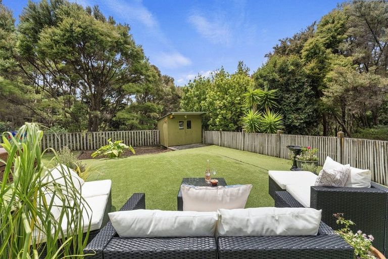 Photo of property in 38 Ravenstone Place, Chatswood, Auckland, 0626