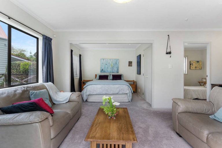 Photo of property in 30 Lastel Place, Shelly Park, Auckland, 2014