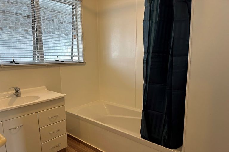 Photo of property in 10 Camphora Place, Ranui, Auckland, 0612