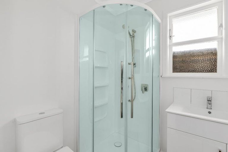 Photo of property in 182 Beach Haven Road, Beach Haven, Auckland, 0626