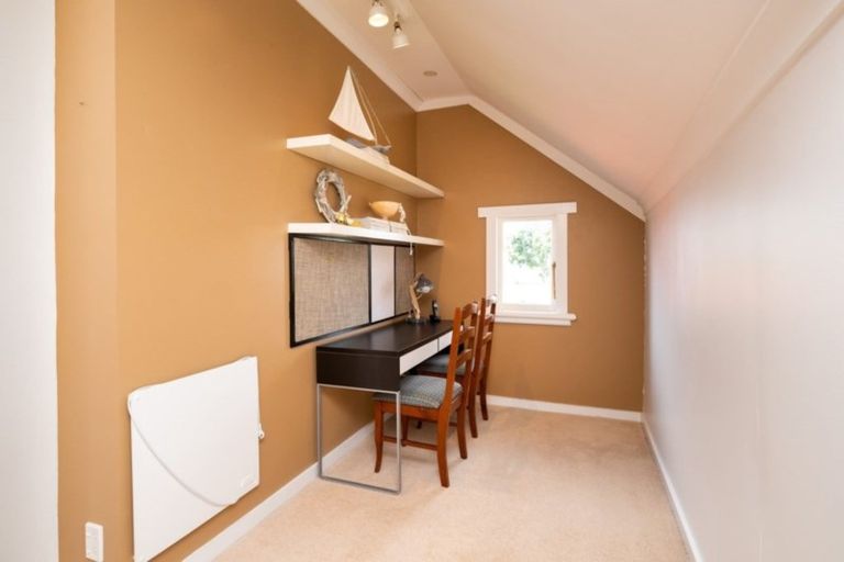 Photo of property in 28 Fitzroy Road, Bluff Hill, Napier, 4110