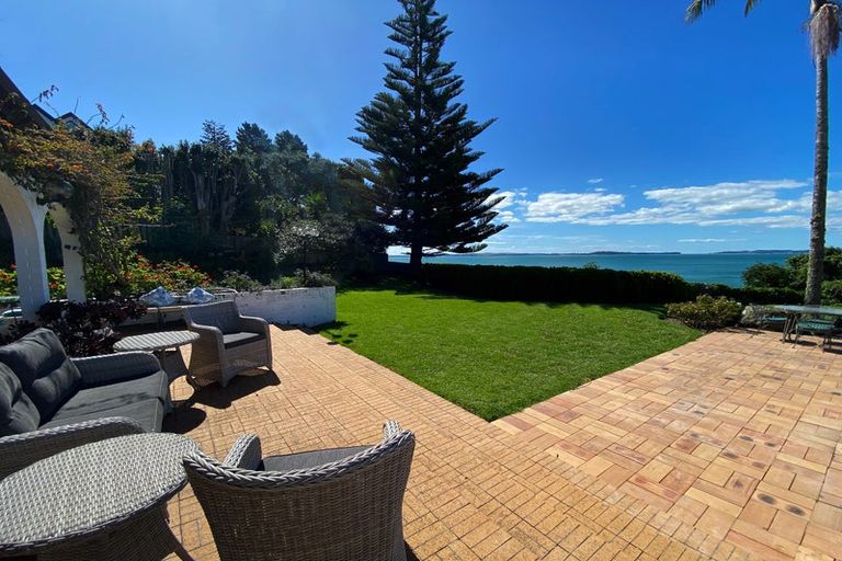 Photo of property in 18 Burford Place, Mellons Bay, Auckland, 2014