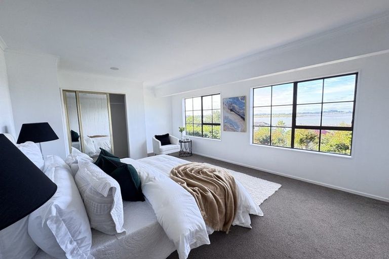 Photo of property in 30 Hoskins Avenue, Hillsborough, Auckland, 1042