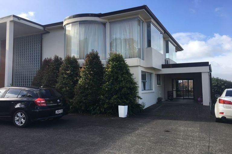 Photo of property in 6 Sampson Lane, Northcote, Auckland, 0627