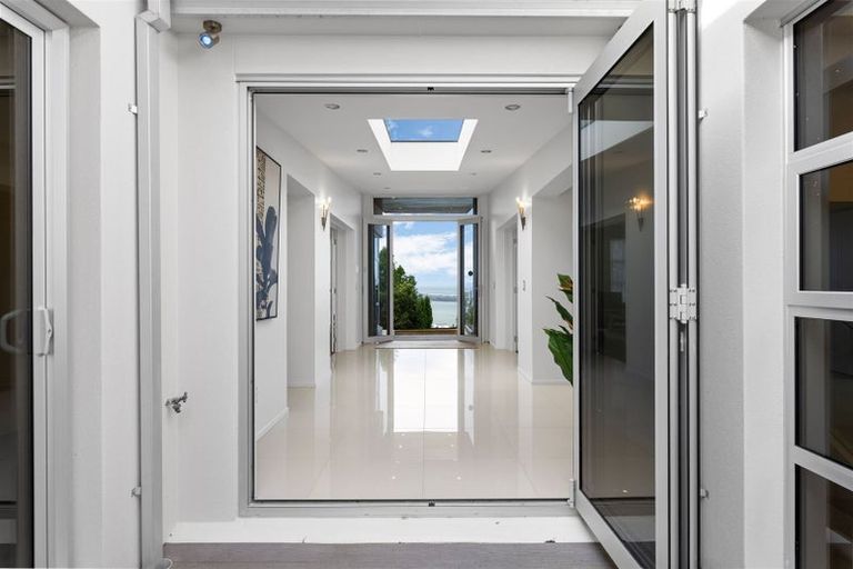 Photo of property in 4 Law Lane, Mount Pleasant, Christchurch, 8081