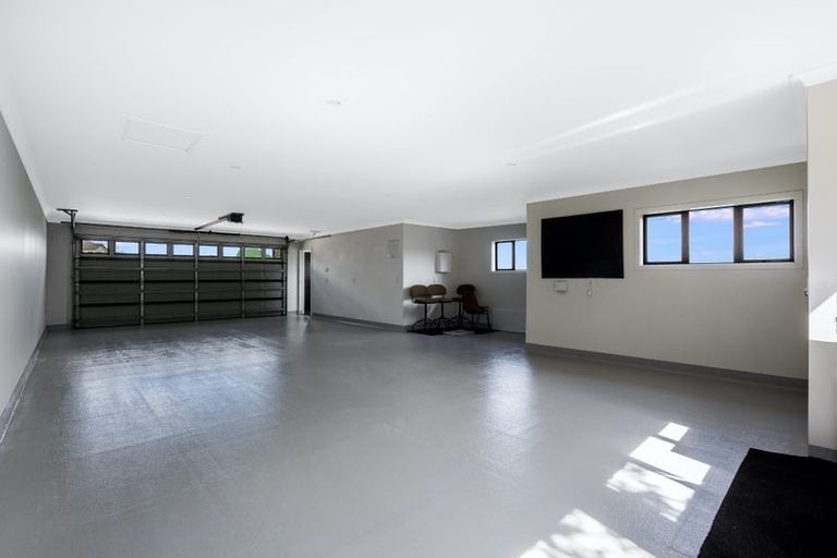 Photo of property in 6a Tamworth Crescent, Newlands, Wellington, 6037