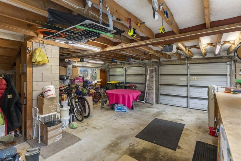 Photo of property in 25 Chatsworth Crescent, Pakuranga Heights, Auckland, 2010