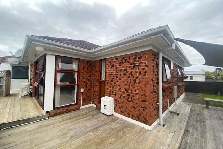 Photo of property in 2/2 Casuarina Road, Half Moon Bay, Auckland, 2012