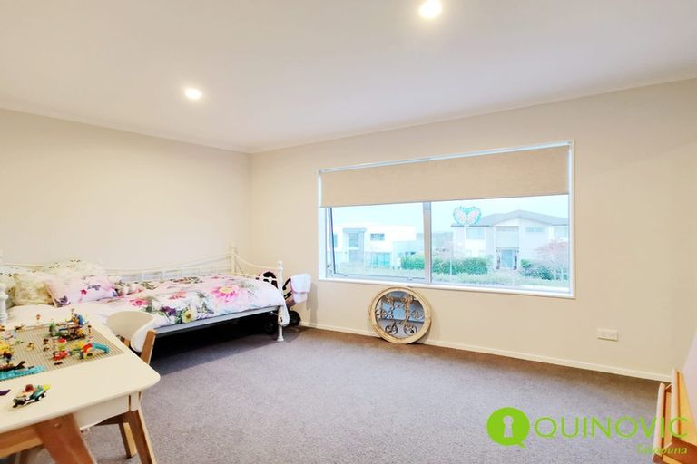 Photo of property in 52 Te Oneroa Way, Long Bay, Auckland, 0630