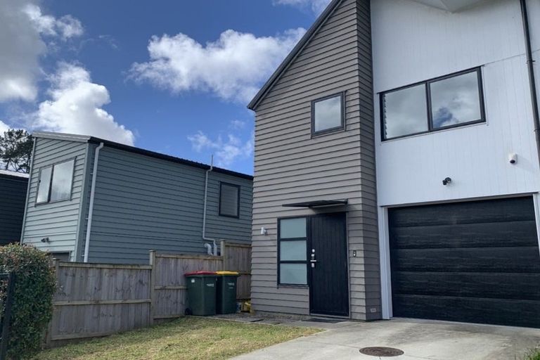 Photo of property in 1/18 Kaimai Avenue, Massey, Auckland, 0614