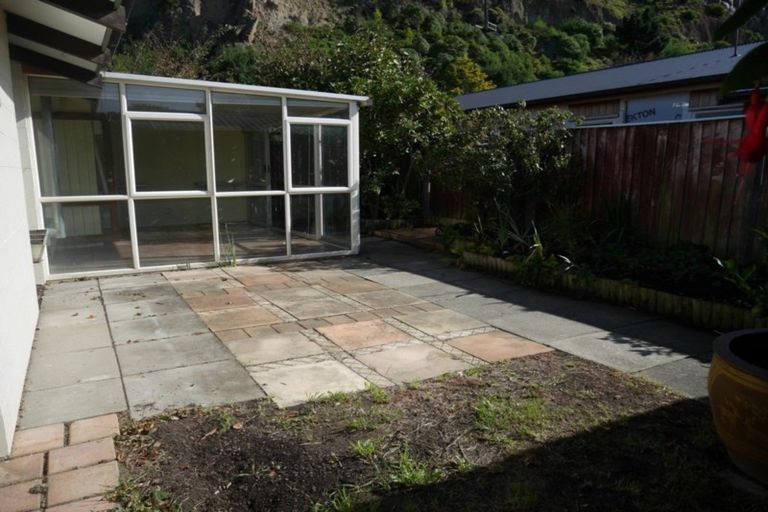 Photo of property in 32 Raekura Place, Redcliffs, Christchurch, 8081