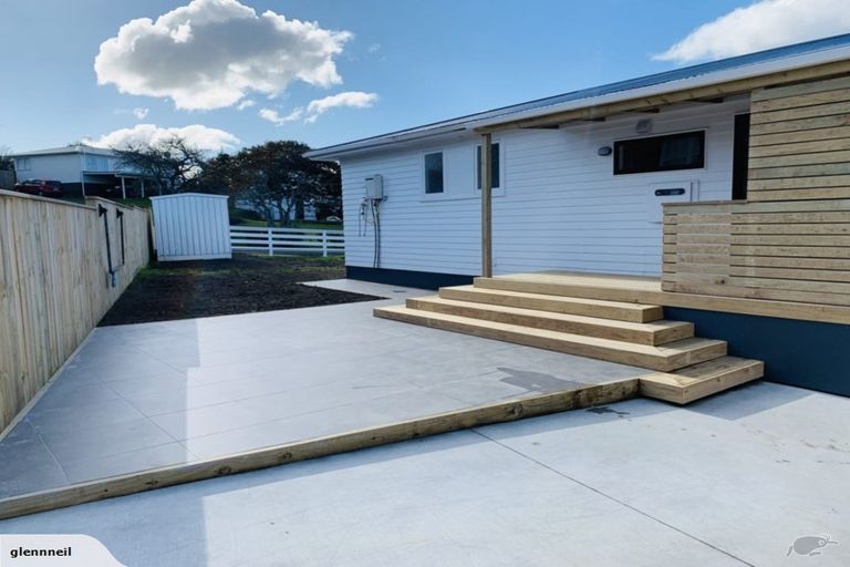 Photo of property in 2 Justin Place, Te Atatu Peninsula, Auckland, 0610