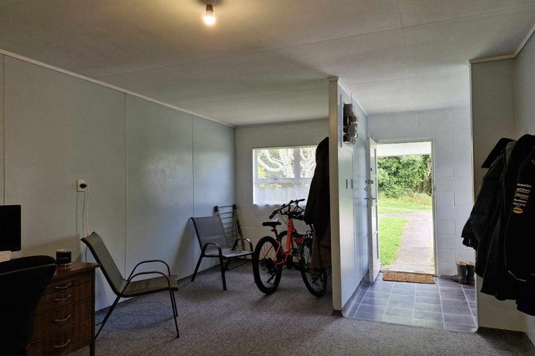 Photo of property in 5a Burgess Hill Road, Burgess Park, New Plymouth, 4371