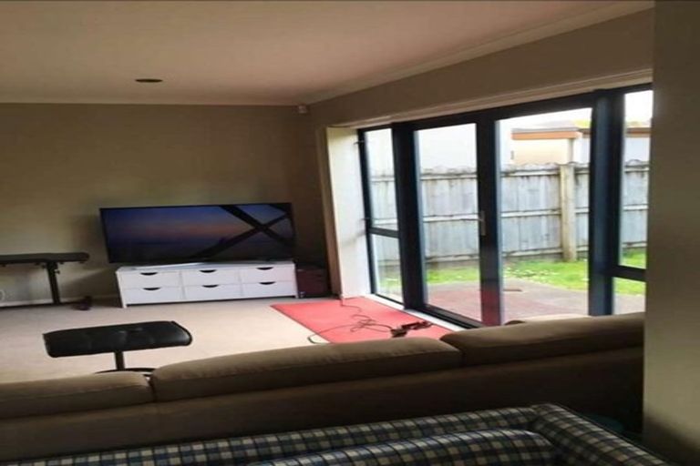 Photo of property in 4 Vicente Place, Oteha, Auckland, 0632