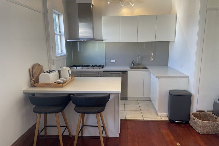 Photo of property in 18 Porritt Avenue, Mount Victoria, Wellington, 6011