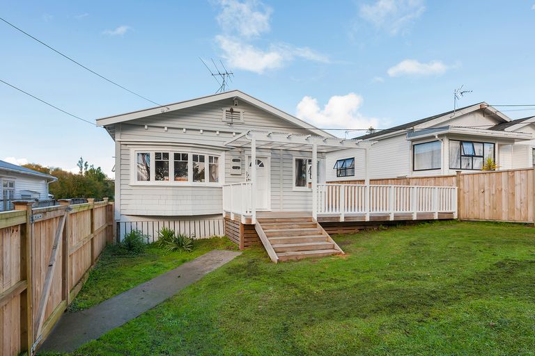 Photo of property in 1/23 Brandon Road, Glen Eden, Auckland, 0602