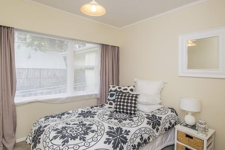 Photo of property in 10 Oriel Place, Tawa, Wellington, 5028