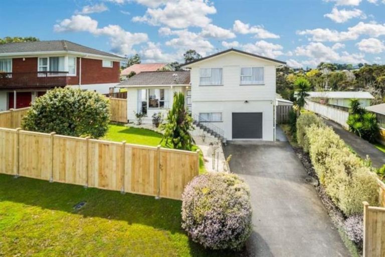 Photo of property in 34 Easton Park Parade, Glenfield, Auckland, 0629