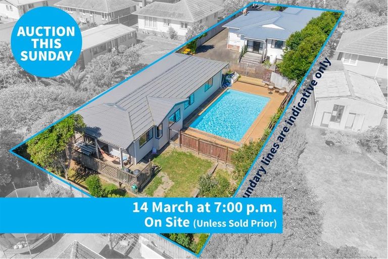 Photo of property in 15 Kirrie Avenue, Te Atatu South, Auckland, 0610