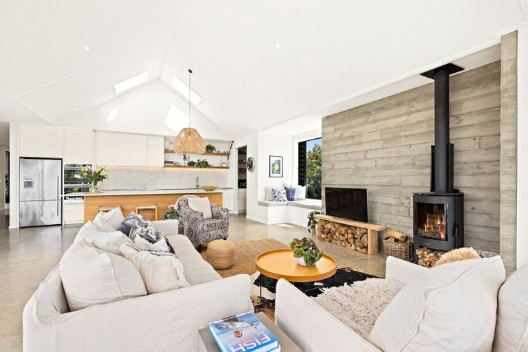 Photo of property in 75 Sandpiper Avenue, Point Wells, 0986