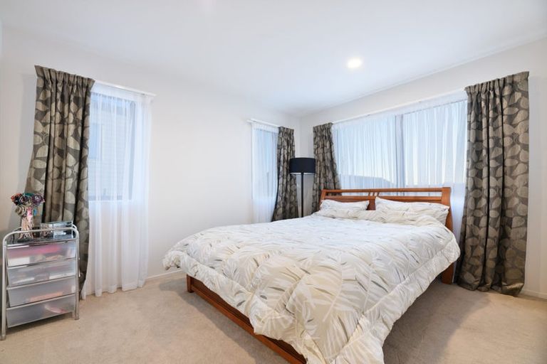 Photo of property in 17d Crosby Road, West Harbour, Auckland, 0618