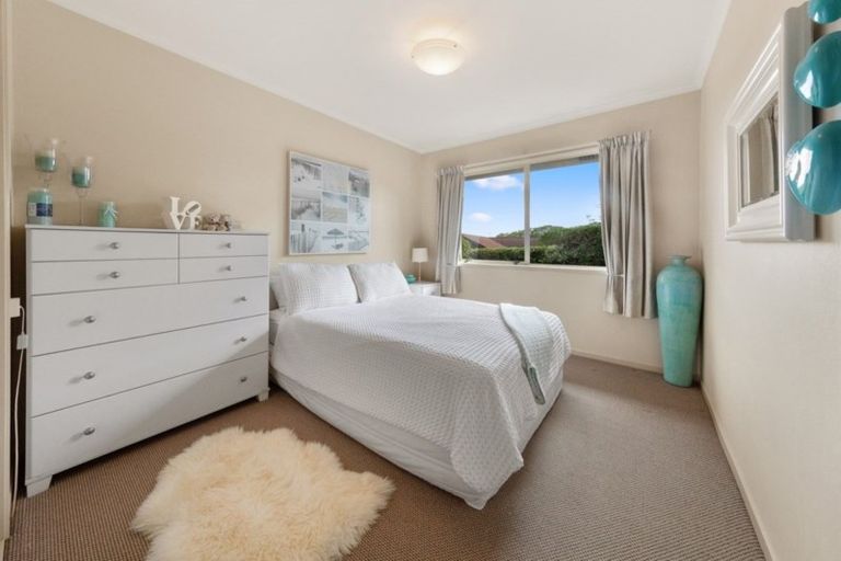 Photo of property in 13 Crescent Hills Court, Northpark, Auckland, 2013