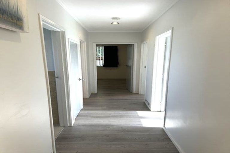 Photo of property in 30c Pinedale Place, Henderson, Auckland, 0610