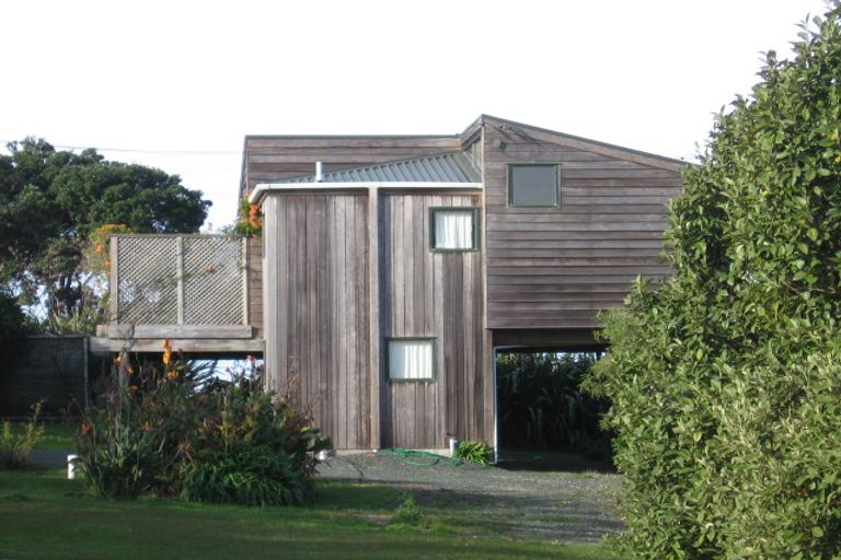 Photo of property in 3 Penguin Street, Leigh, 0985