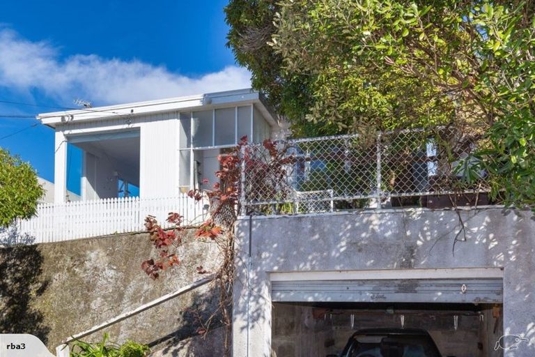 Photo of property in 11 Maarama Crescent, Aro Valley, Wellington, 6021
