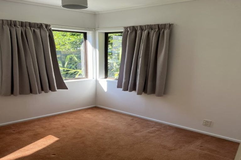Photo of property in 1/15 Micawber Place, Mellons Bay, Auckland, 2014