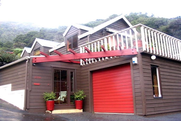 Photo of property in 239a Whites Line East, Waiwhetu, Lower Hutt, 5010