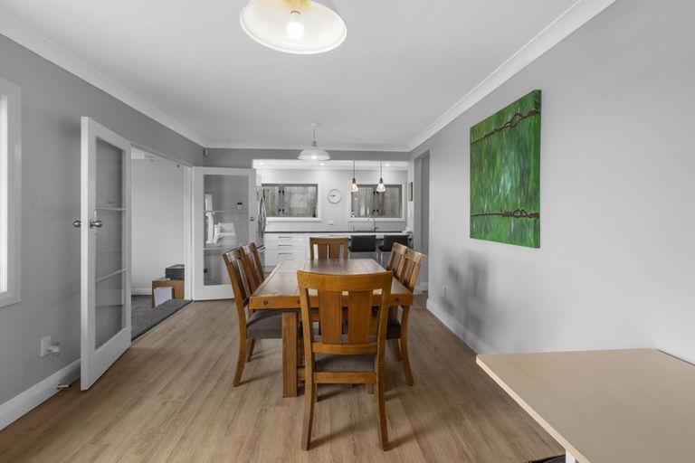 Photo of property in 70 Kahu Road, Paremata, Porirua, 5024