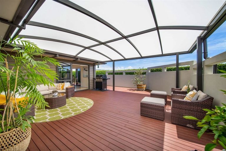 Photo of property in 9 Sampson Avenue, Waiwhakaiho, New Plymouth, 4312