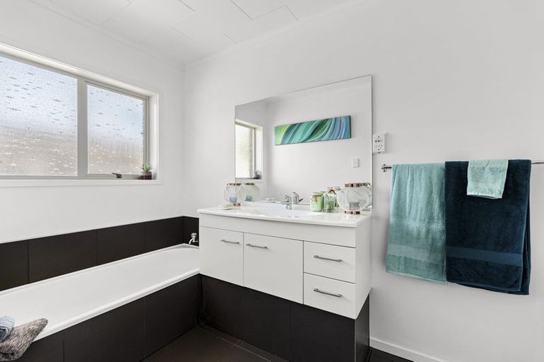 Photo of property in 3 Park Lane, Waitara, 4320