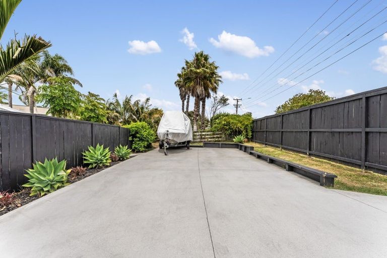 Photo of property in 2/71 Deep Creek Road, Waiake, Auckland, 0630
