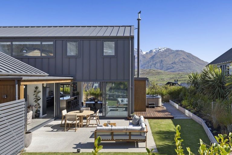 Photo of property in 9 Falconer Rise, Jacks Point, Queenstown, 9371