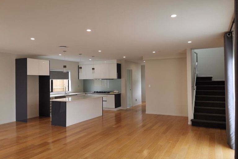 Photo of property in 98 Cardiff Road, Pakuranga, Auckland, 2010