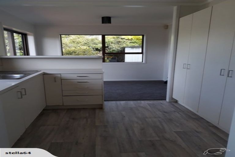 Photo of property in 2/32 Ballater Place, Highland Park, Auckland, 2010
