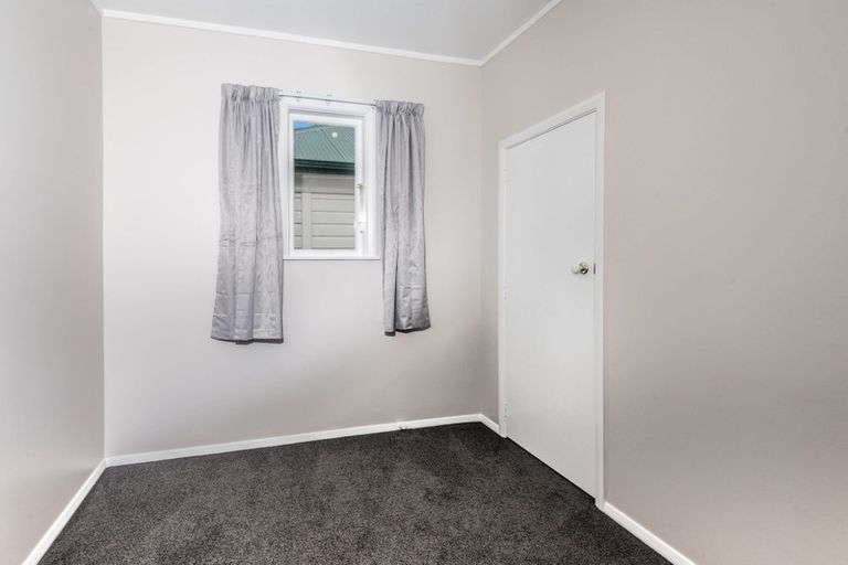 Photo of property in 4a Tarawera Road, Johnsonville, Wellington, 6037