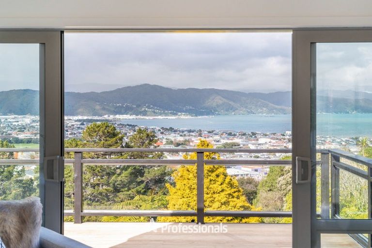 Photo of property in 2 Stanhope Grove, Korokoro, Lower Hutt, 5012