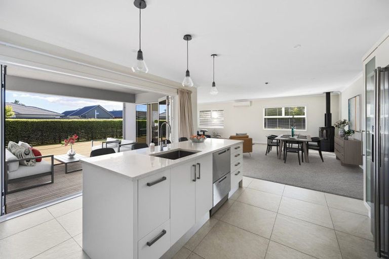 Photo of property in 4 Young Place, Taradale, Napier, 4112