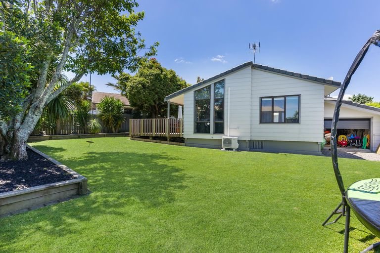 Photo of property in 30 Sandgate Avenue, Botany Downs, Auckland, 2010