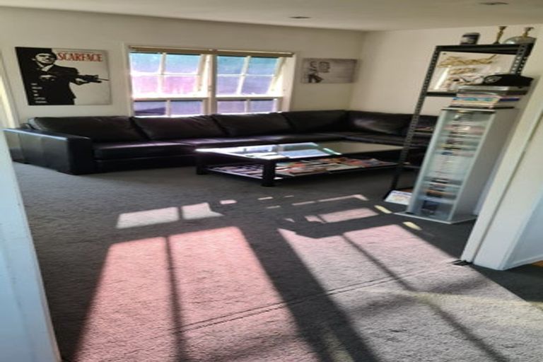 Photo of property in 3/220 East Coast Road, Forrest Hill, Auckland, 0620