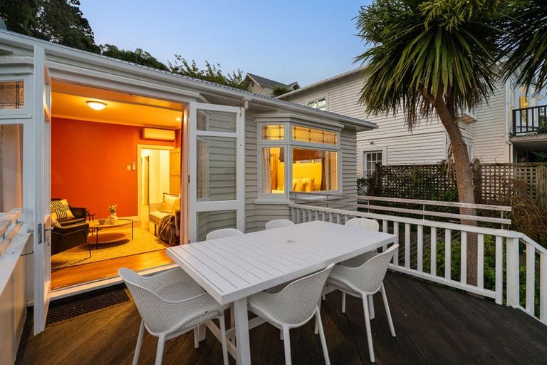 Photo of property in 82 Mortimer Terrace, Brooklyn, Wellington, 6021