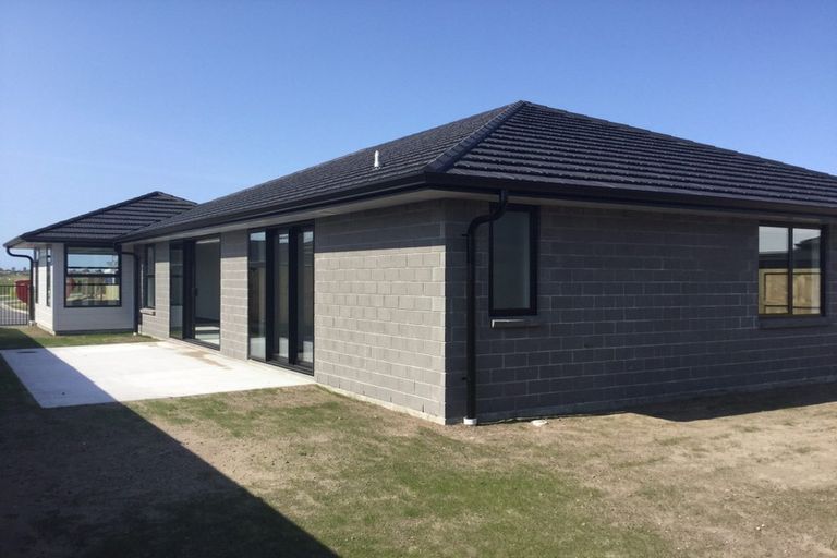 Photo of property in 8 Bill Miller Drive, Papamoa, 3118