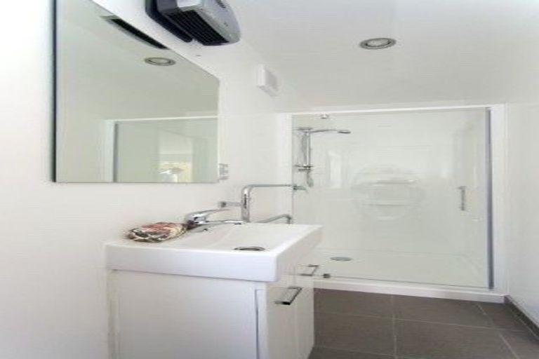 Photo of property in 4/12 Agra Crescent, Khandallah, Wellington, 6035