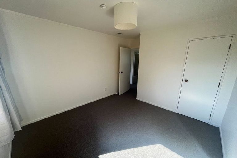 Photo of property in 2/21 Witheford Drive, Bayview, Auckland, 0629