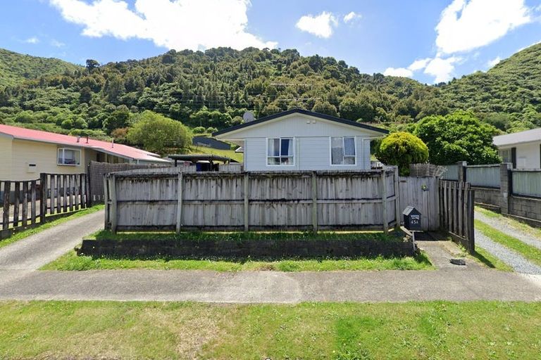 Photo of property in 1/43 Hartford Crescent, Totara Park, Upper Hutt, 5018
